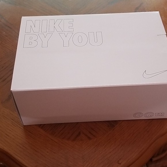 Unisex brand new Nike's ID - Picture 2 of 4